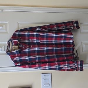 Hollister shirt XL ( slim fit more like L )